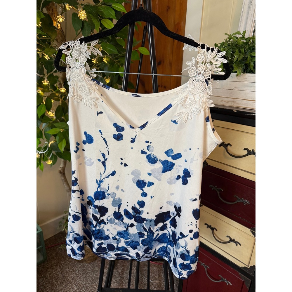 Women's XL Blue Floral Sleeveless Blouse White Lace Shoulder Accent Stretch Top